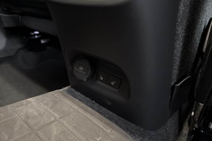 Grå Volvo EC40 fra 2025