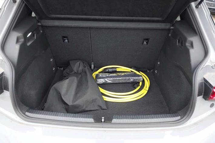 Grå Cupra Born fra 2023