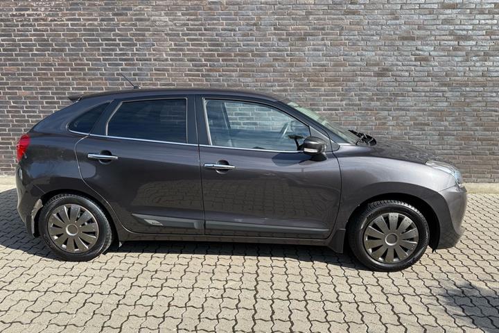 Grå Suzuki Baleno fra 2018