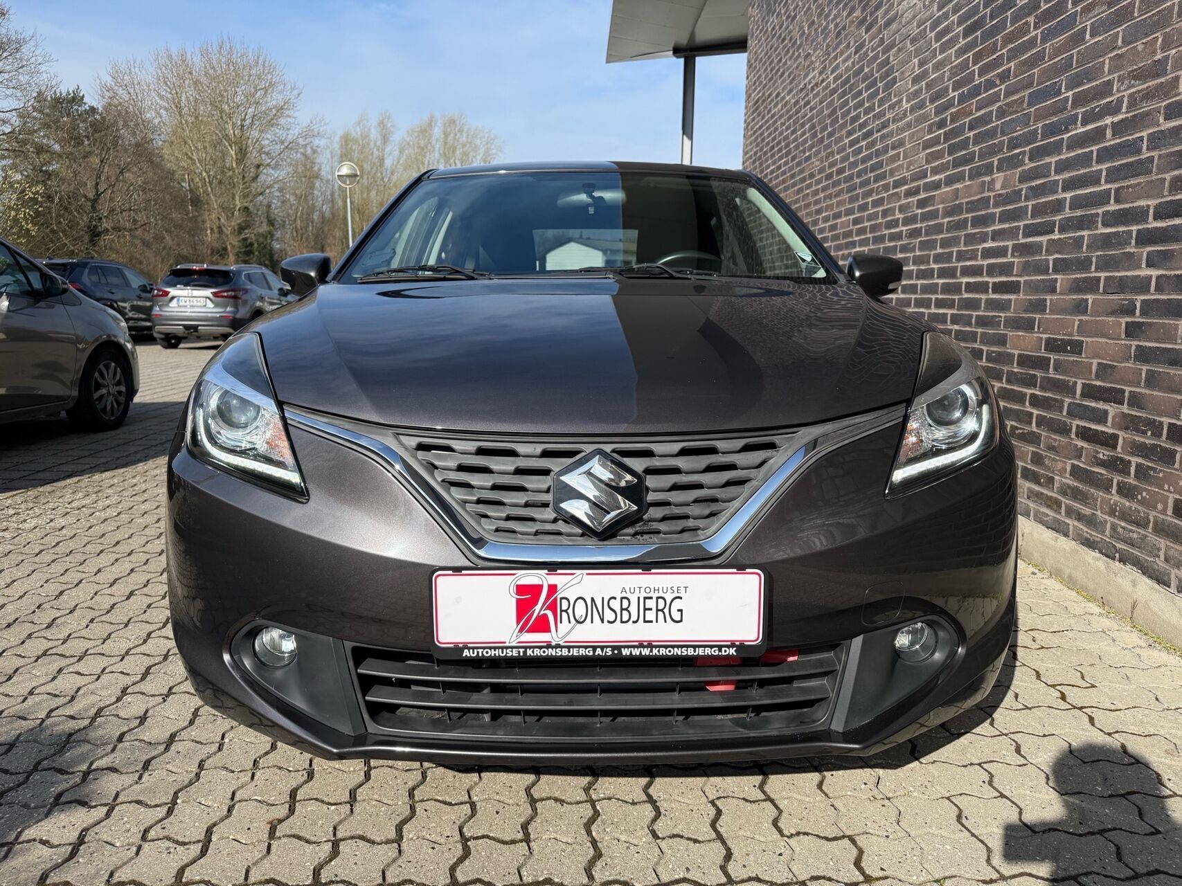 Grå Suzuki Baleno fra 2018