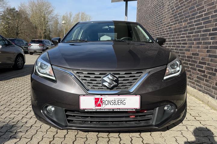 Grå Suzuki Baleno fra 2018