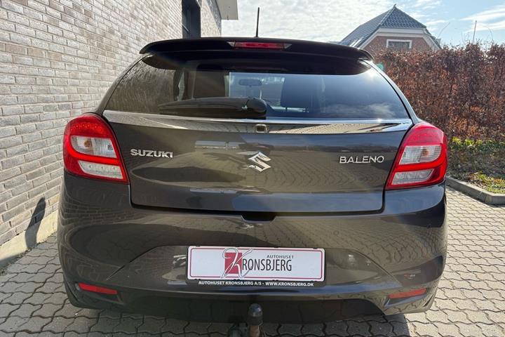 Grå Suzuki Baleno fra 2018