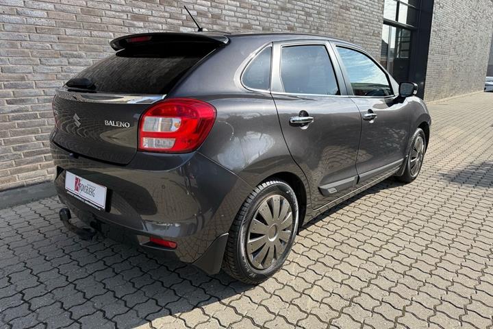 Grå Suzuki Baleno fra 2018