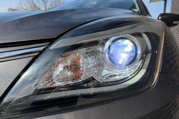Grå Suzuki Baleno fra 2018