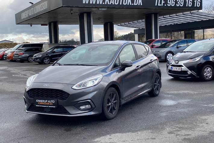 Grå Ford Fiesta fra 2020