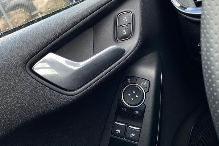 Grå Ford Fiesta fra 2020