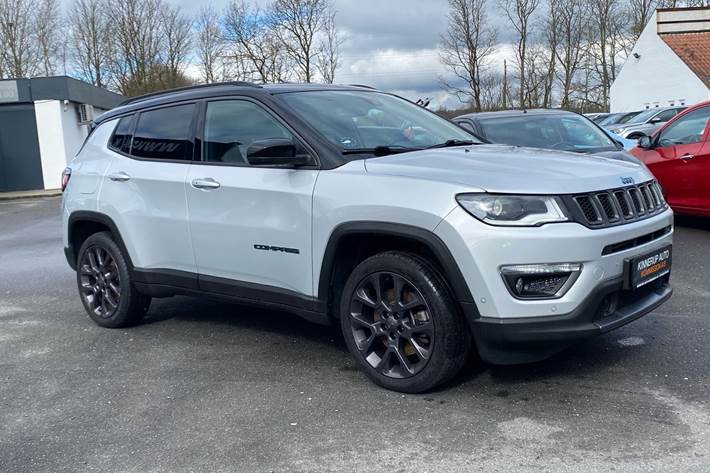 Sølv Jeep Compass fra 2021