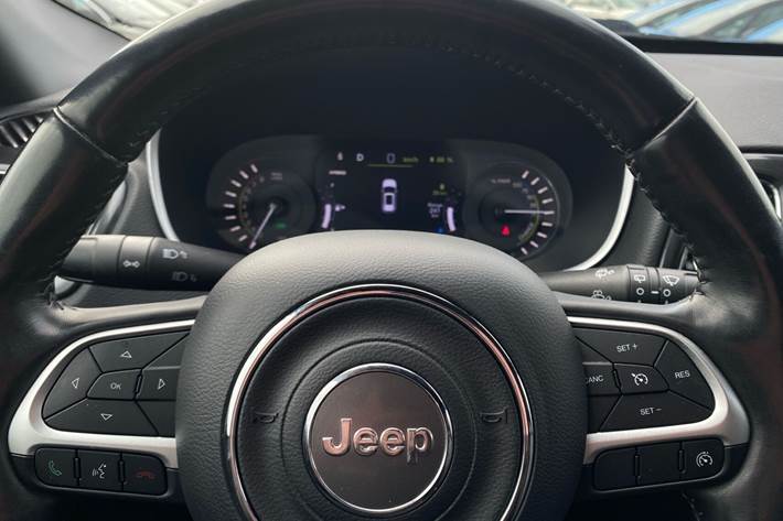 Sølv Jeep Compass fra 2021