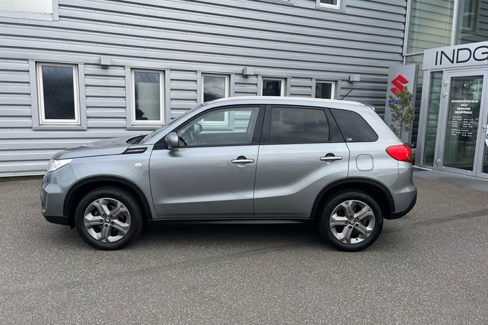 Grå Suzuki Vitara fra 2016