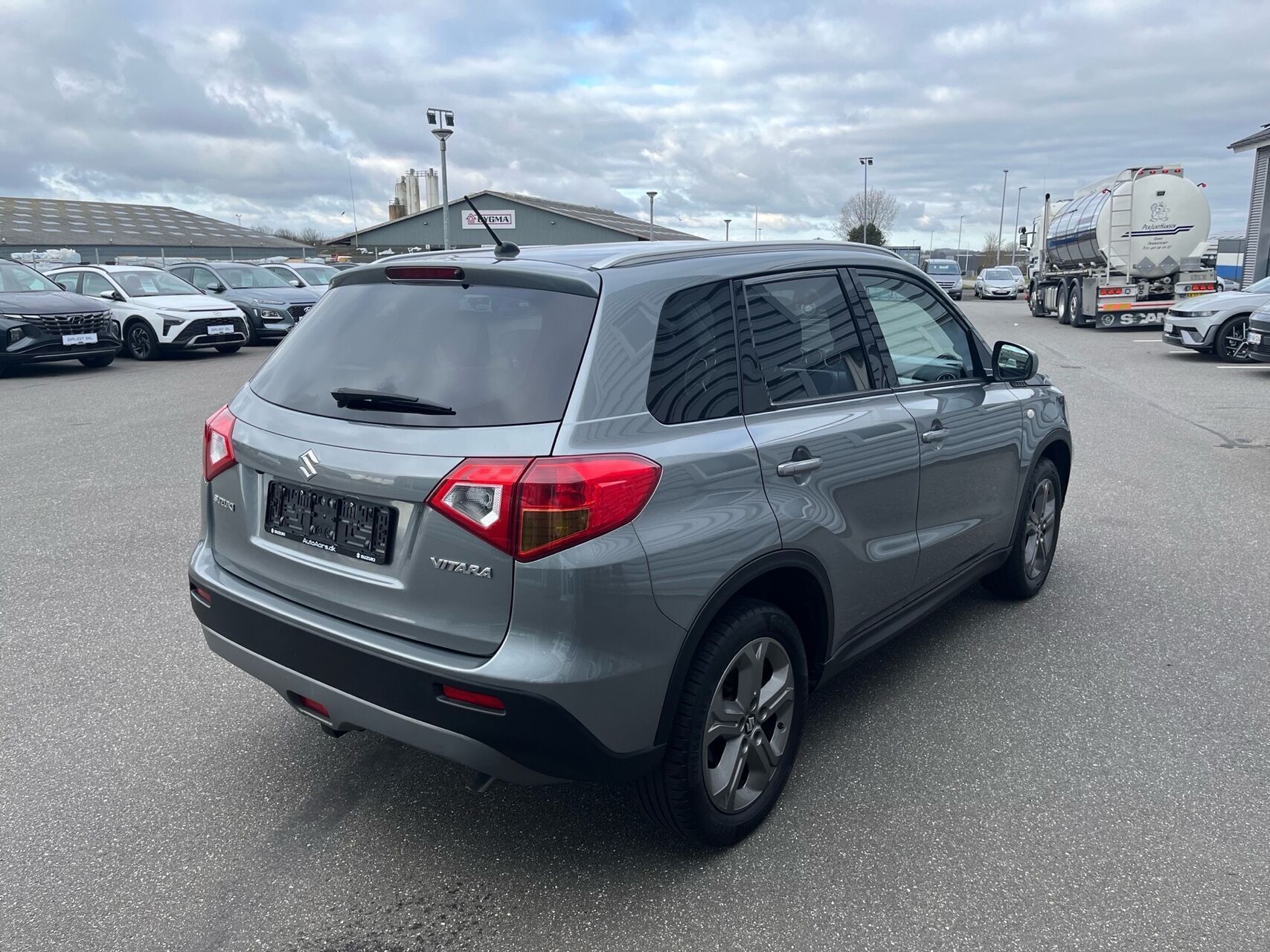 Grå Suzuki Vitara fra 2016