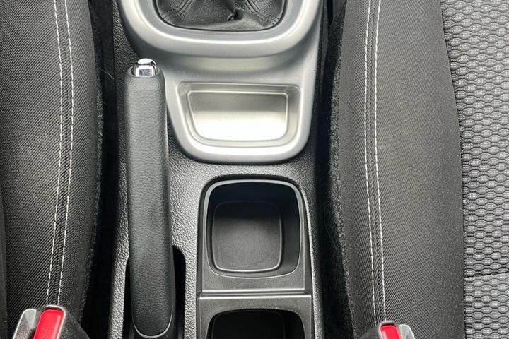 Grå Suzuki Vitara fra 2016