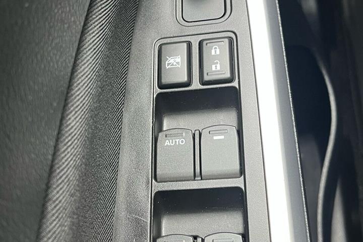 Grå Suzuki Vitara fra 2016