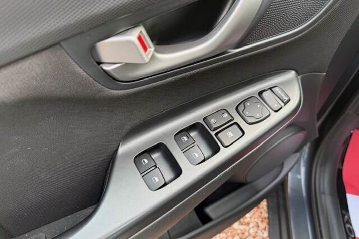 Grå Hyundai Kona fra 2018