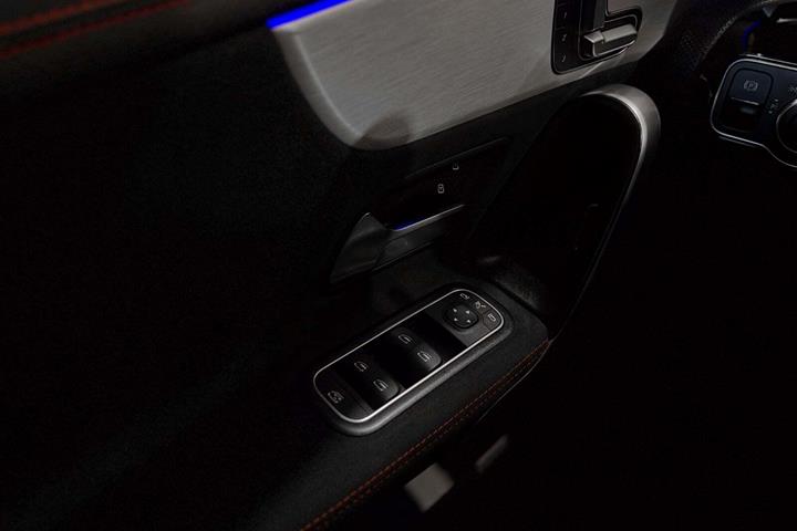 Sort Mercedes CLA250 e fra 2021
