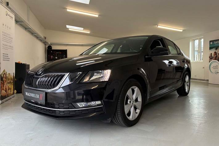 Sort Skoda Octavia fra 2018