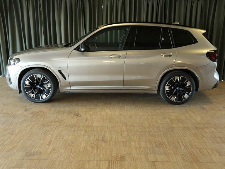 BMW iX3 Charged Plus M-Sport