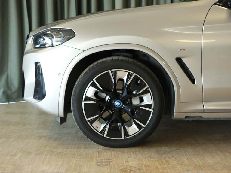 BMW iX3 Charged Plus M-Sport