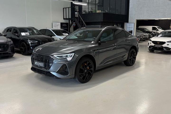 Grå Audi e-tron fra 2023 set udefra