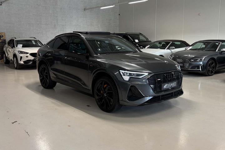 Grå Audi e-tron fra 2023