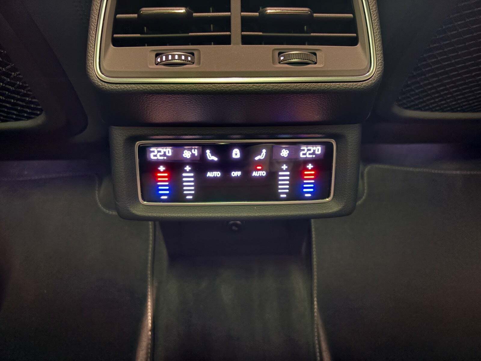 Grå Audi e-tron fra 2023