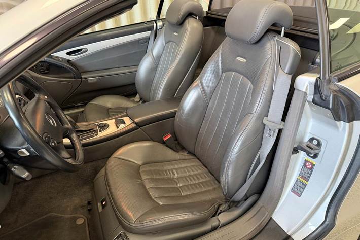 Sølv Mercedes SL55 fra 2003