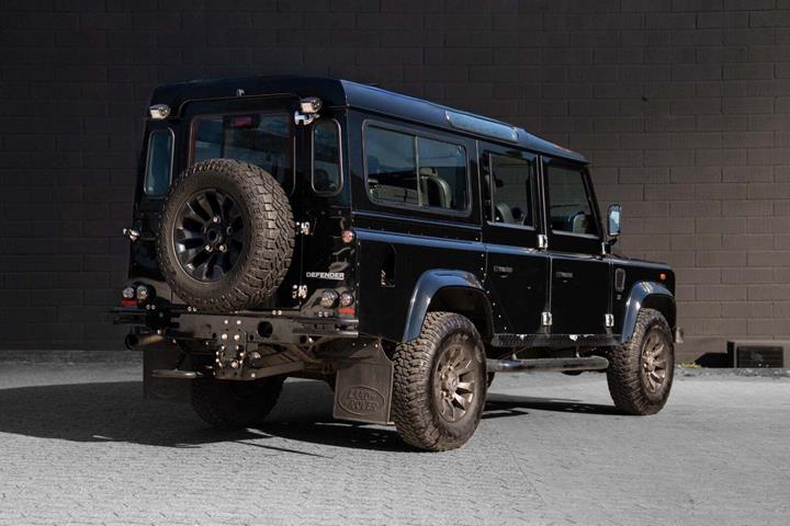Sort Land Rover Defender 110 fra 2011