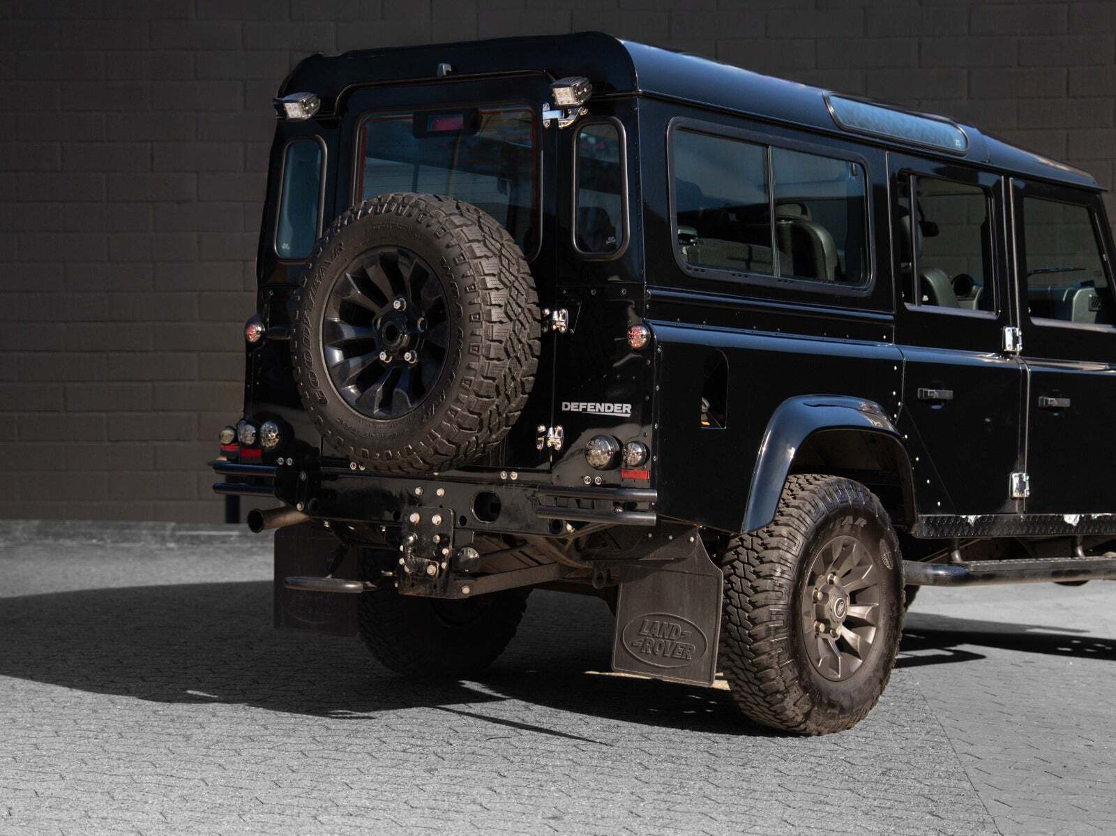 Sort Land Rover Defender 110 fra 2011