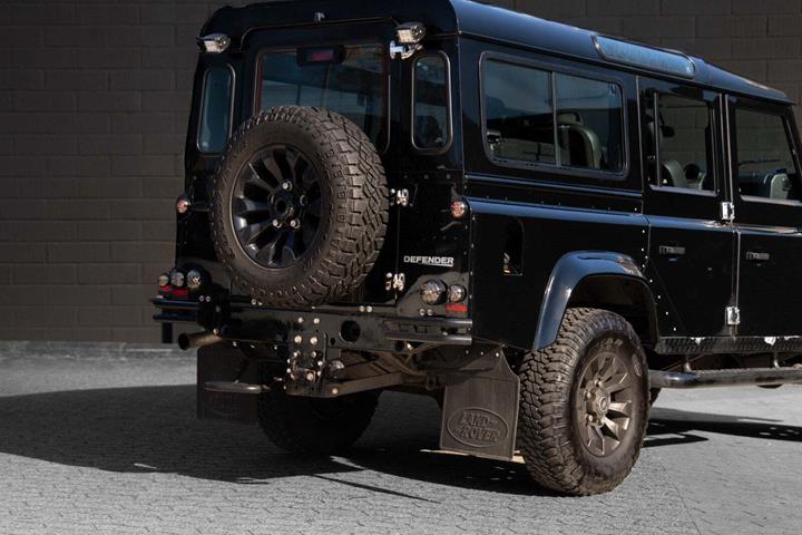 Sort Land Rover Defender 110 fra 2011
