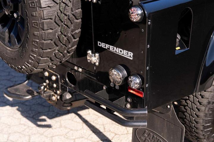 Sort Land Rover Defender 110 fra 2011
