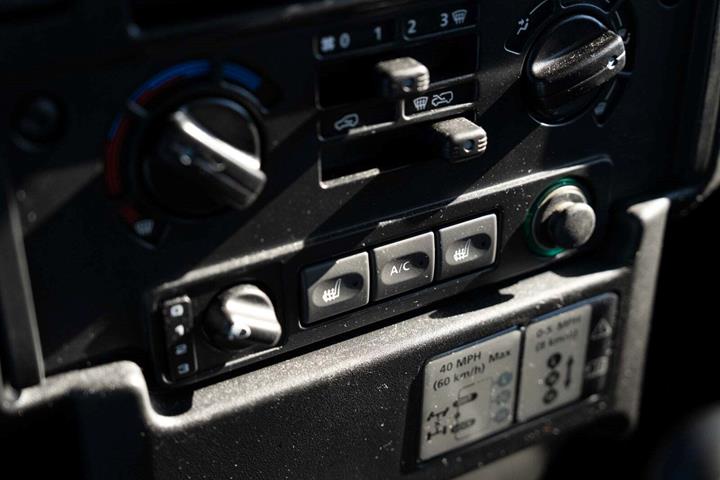 Sort Land Rover Defender 110 fra 2011