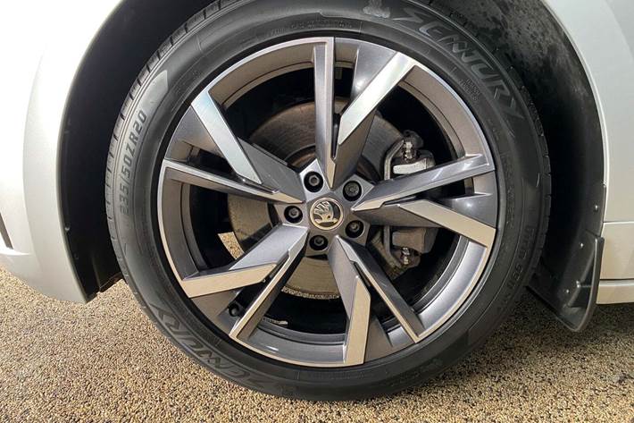 Sølv Skoda Enyaq fra 2023