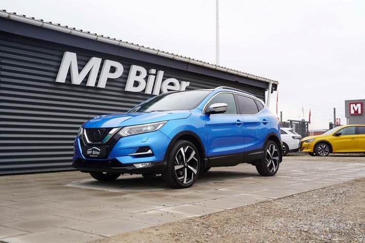 Blå Nissan Qashqai fra 2017 set udefra