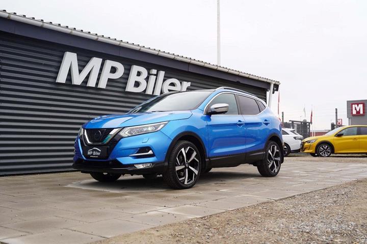 Blå Nissan Qashqai fra 2017 set udefra