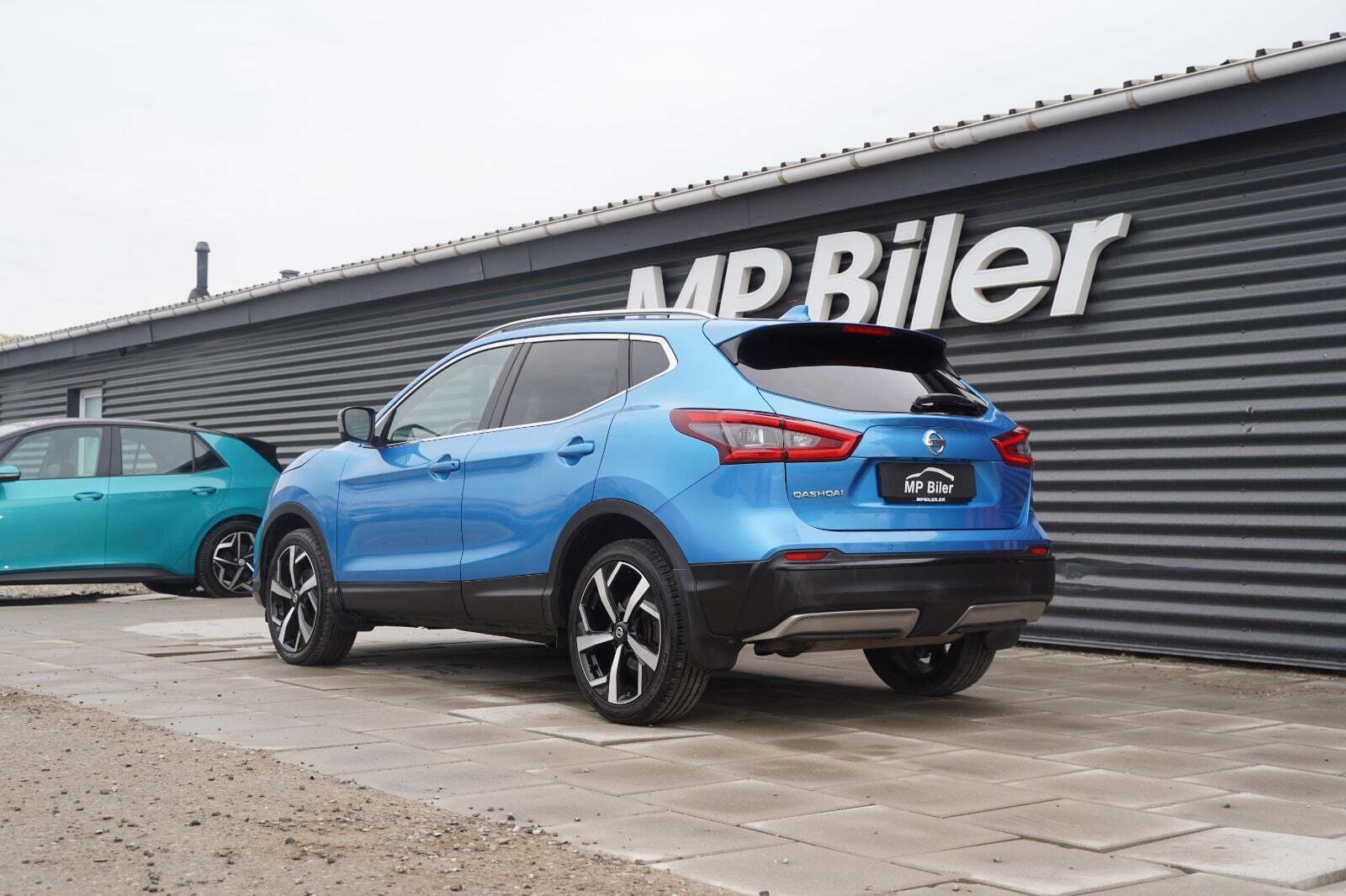 Blå Nissan Qashqai fra 2017