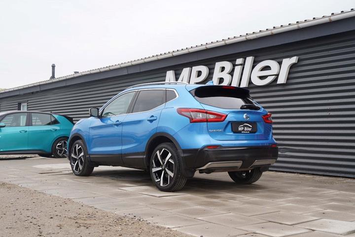 Blå Nissan Qashqai fra 2017