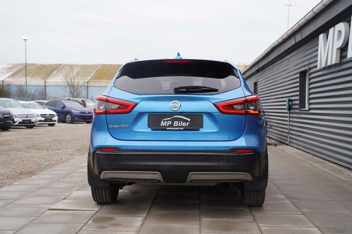 Blå Nissan Qashqai fra 2017