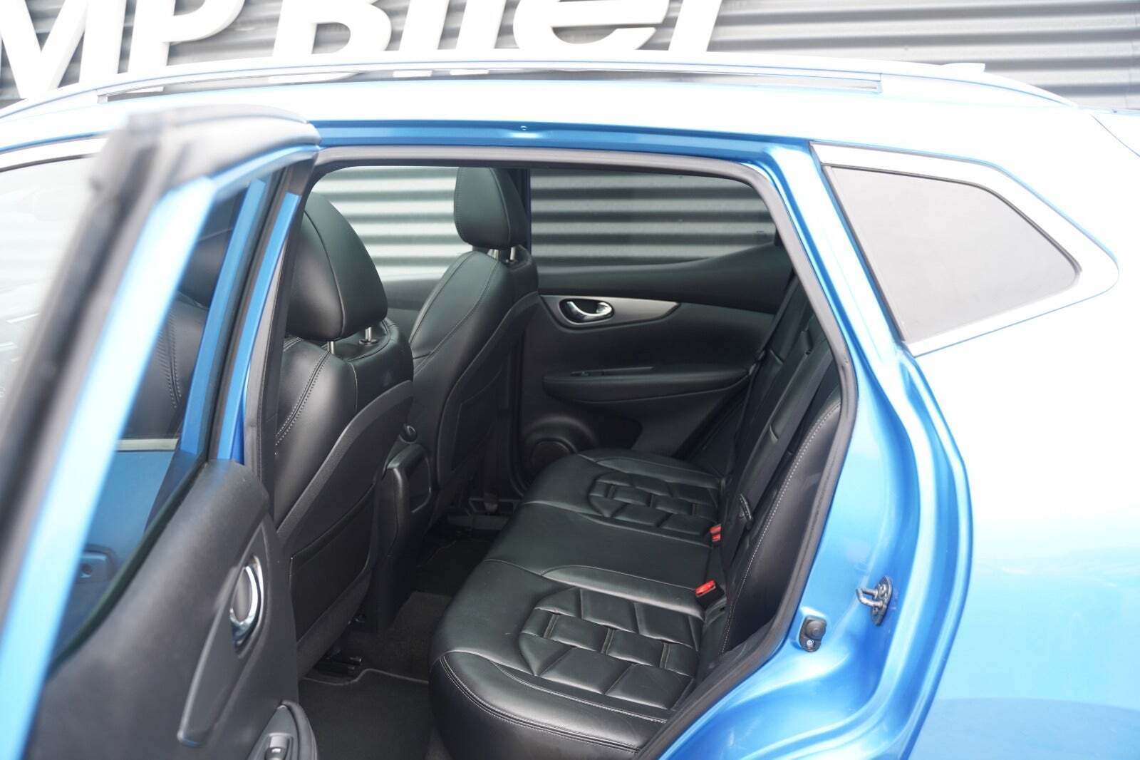 Blå Nissan Qashqai fra 2017