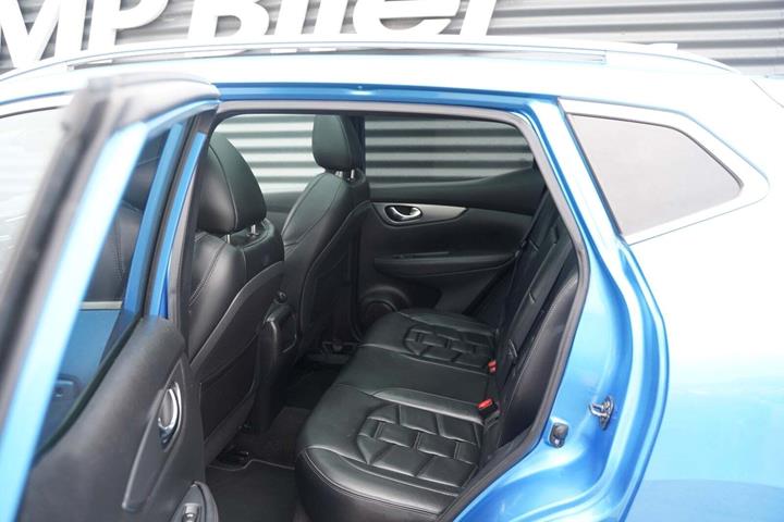 Blå Nissan Qashqai fra 2017
