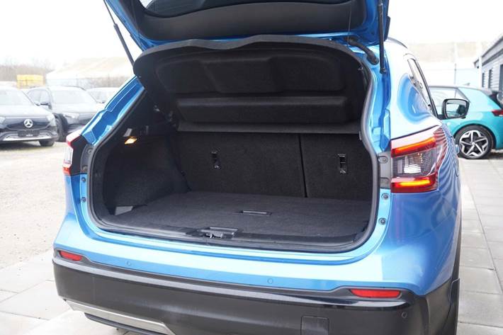 Blå Nissan Qashqai fra 2017