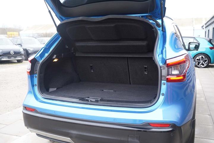 Blå Nissan Qashqai fra 2017