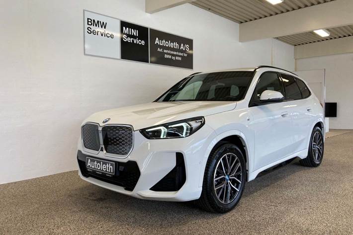 Hvid BMW iX1 fra 2025