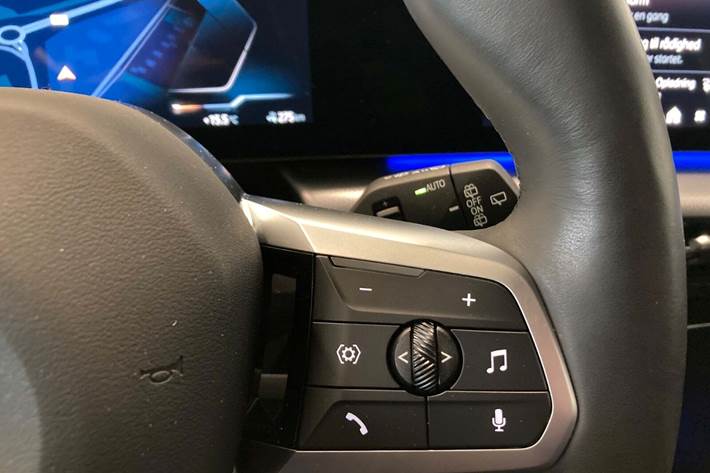 Hvid BMW iX1 fra 2025