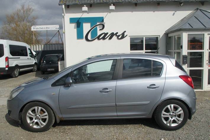 Sølv Opel Corsa fra 2007
