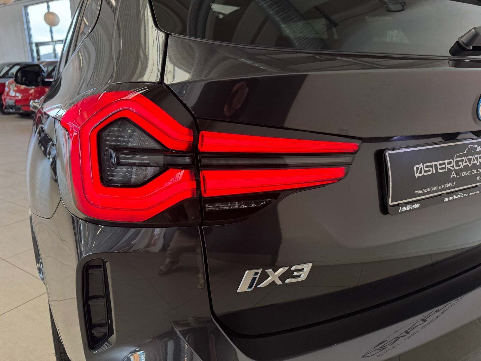 Grå BMW iX3 fra 2024