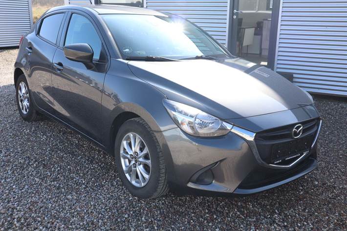 Grå Mazda 2 fra 2018 set udefra