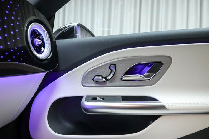 Hvid Mercedes CLA250+ fra 2025