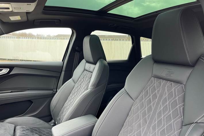 Sort Audi Q4 e-tron fra 2024