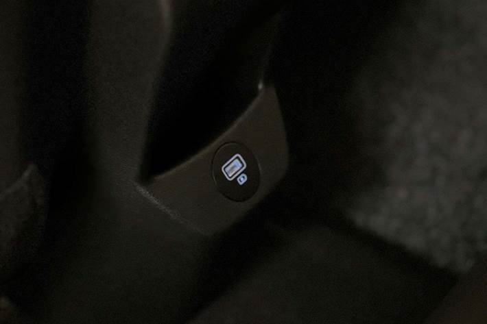 Grå Hyundai i20 fra 2023