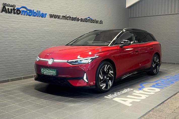 Rød VW ID.7 fra 2025 set udefra