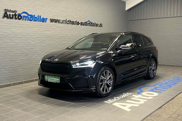 Sort Skoda Enyaq fra 2022 set udefra